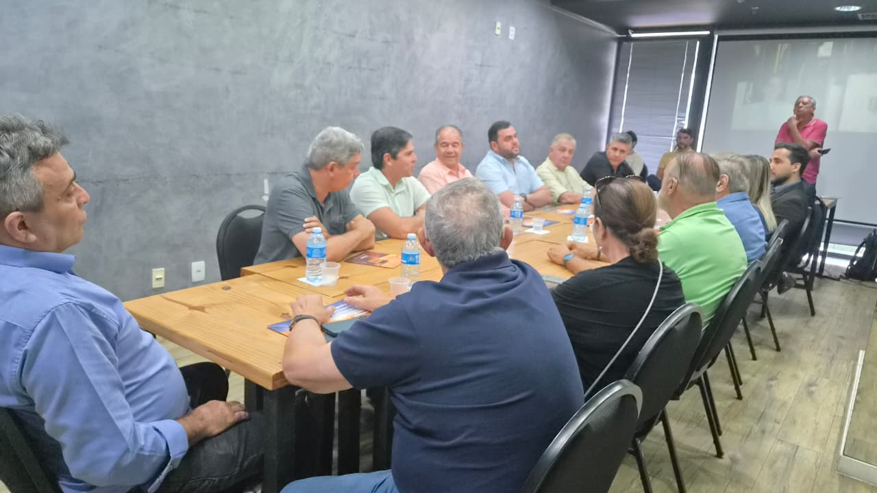 Empres&aacute;rios participaram da entrega no Arena das Dunas 